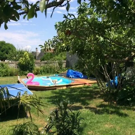 Vakantiehuis Spacious House, Ideally Located With Pool! Rochefort (Charente-Maritime)