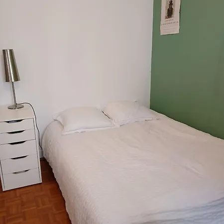 Spacious House, Ideally Located With Pool! Vakantiehuis *